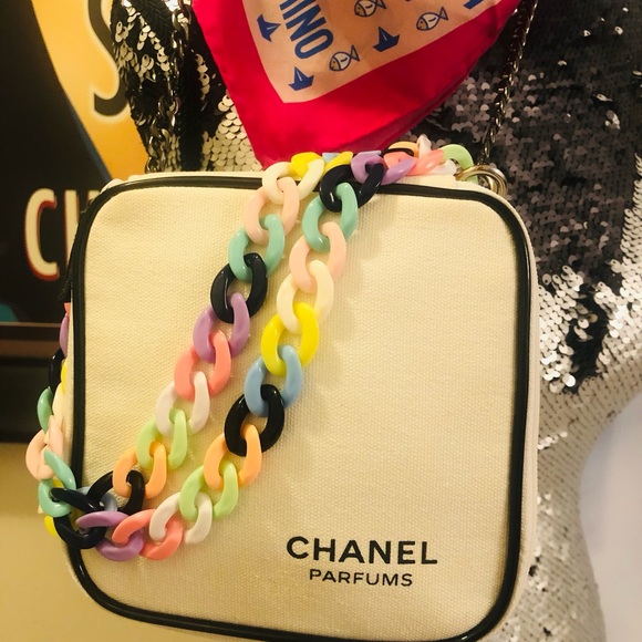 Auth. CHANEL Restyled Square White & Black Crossbody/Handbag from Cosmetic Case - Picture 10 of 16